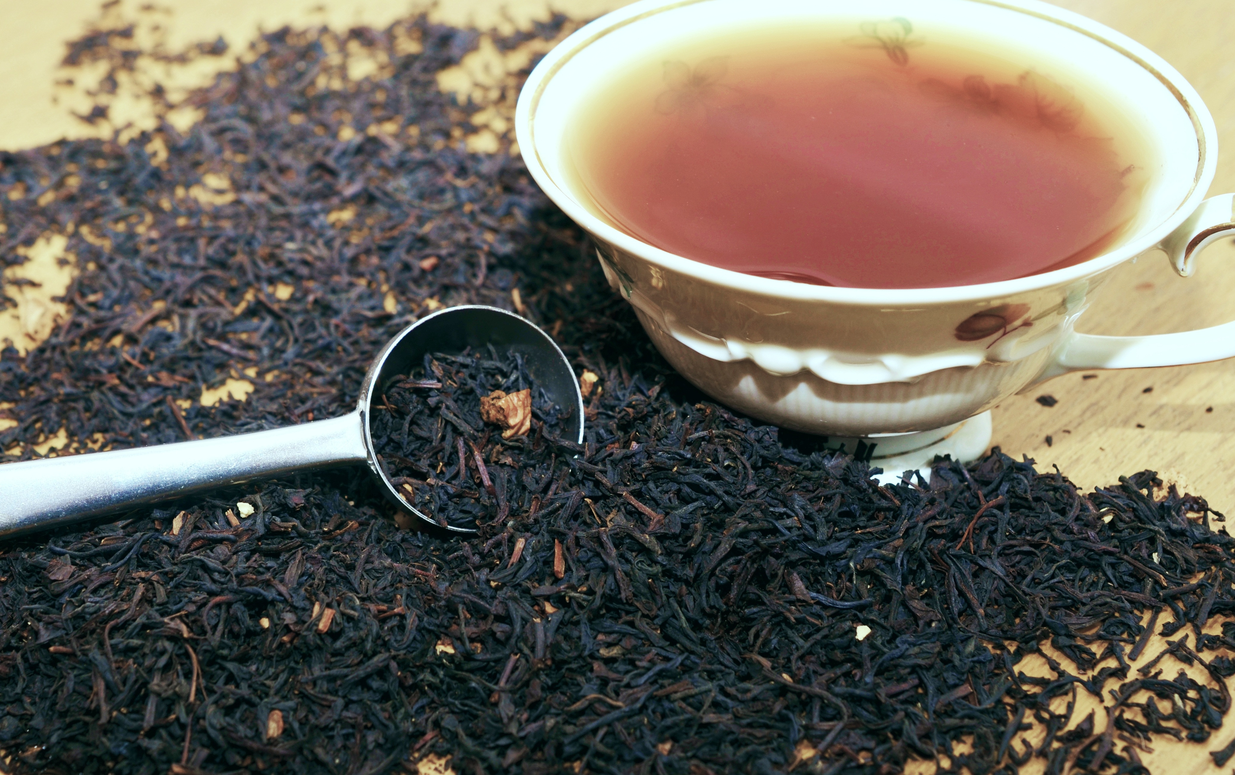 Thé vs Tisane : quelles différences et comment bien les choisir ?